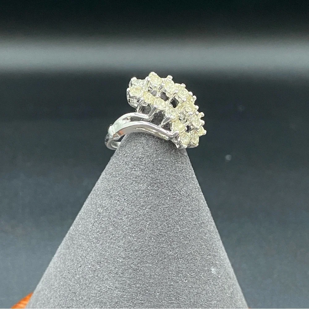 Vintage 18kt Rhodium Plated Tiered Cluster Ring with Clear Rhinestones